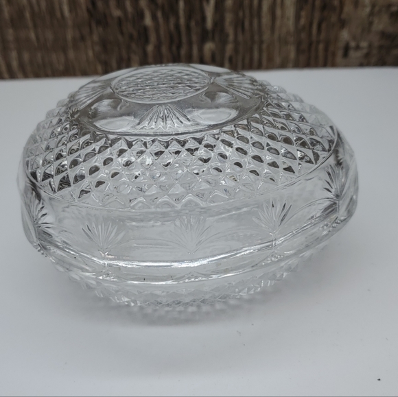 Vintage 1977 Avon Mother's Day Fostoria Crystal Egg Shaped Soap Dish - Picture 1 of 8